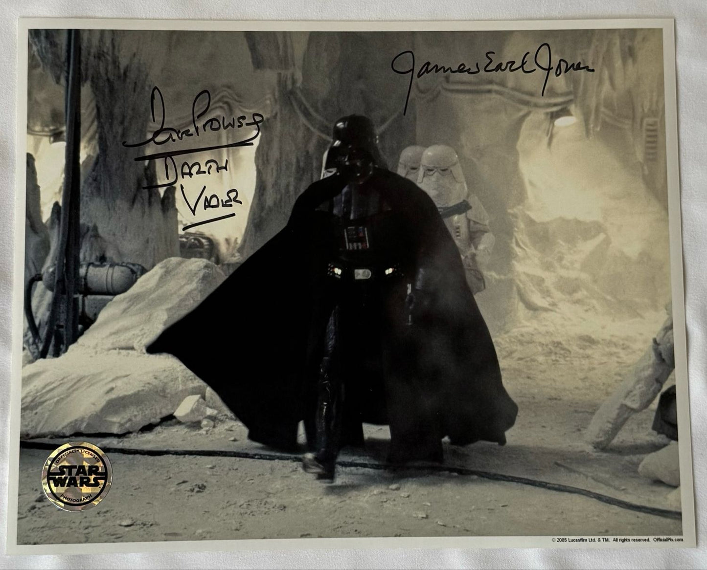 DARTH VADER 8X10 PHOTO SIGNED BY DAVE PROWSE AND JAMES EARL JONES