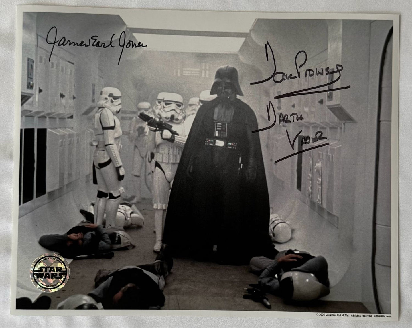 DARTH VADER 8X10 PHOTO SIGNED BY DAVE PROWSE AND JAMES EARL JONES