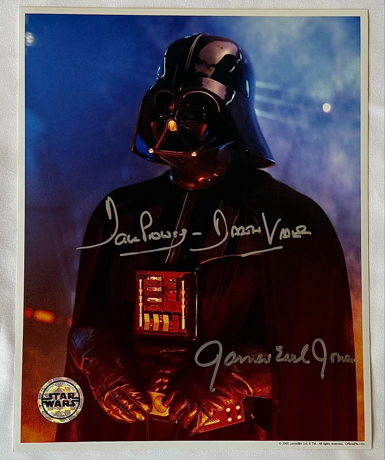 DARTH VADER 8X10 PHOTO SIGNED BY DAVE PROWSE AND JAMES EARL JONES