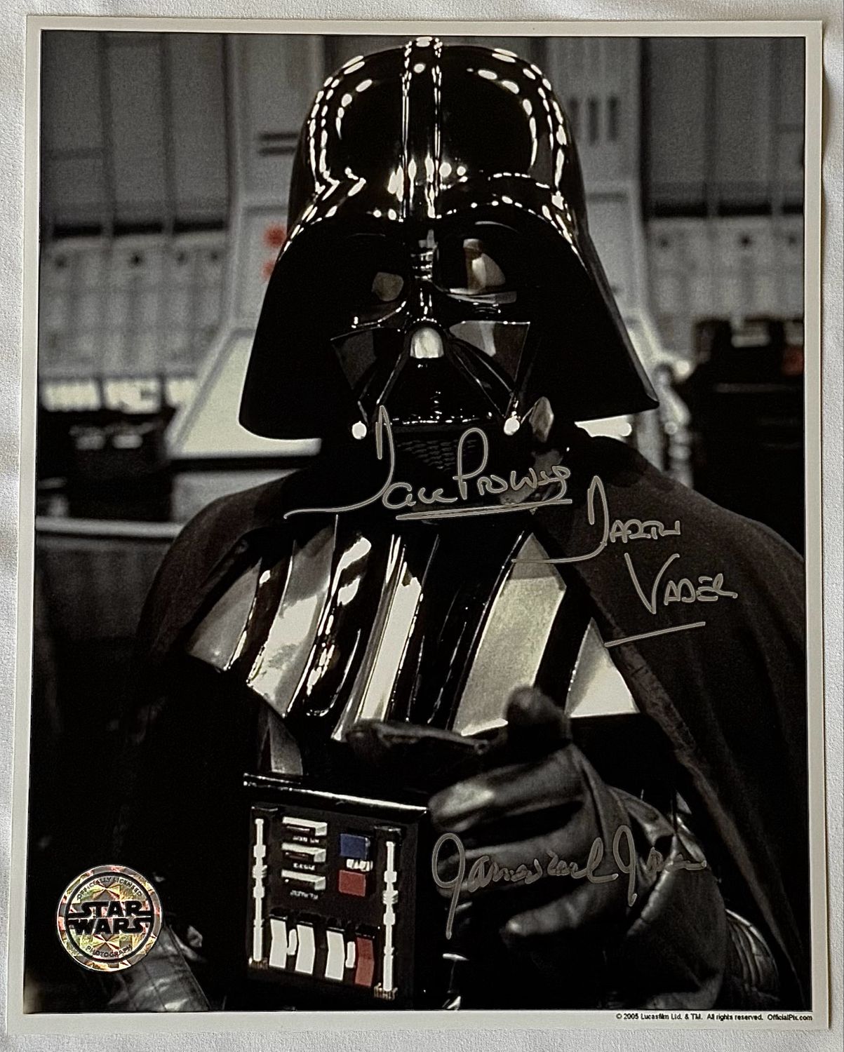 DARTH VADER 8X10 PHOTO SIGNED BY DAVE PROWSE AND JAMES EARL JONES